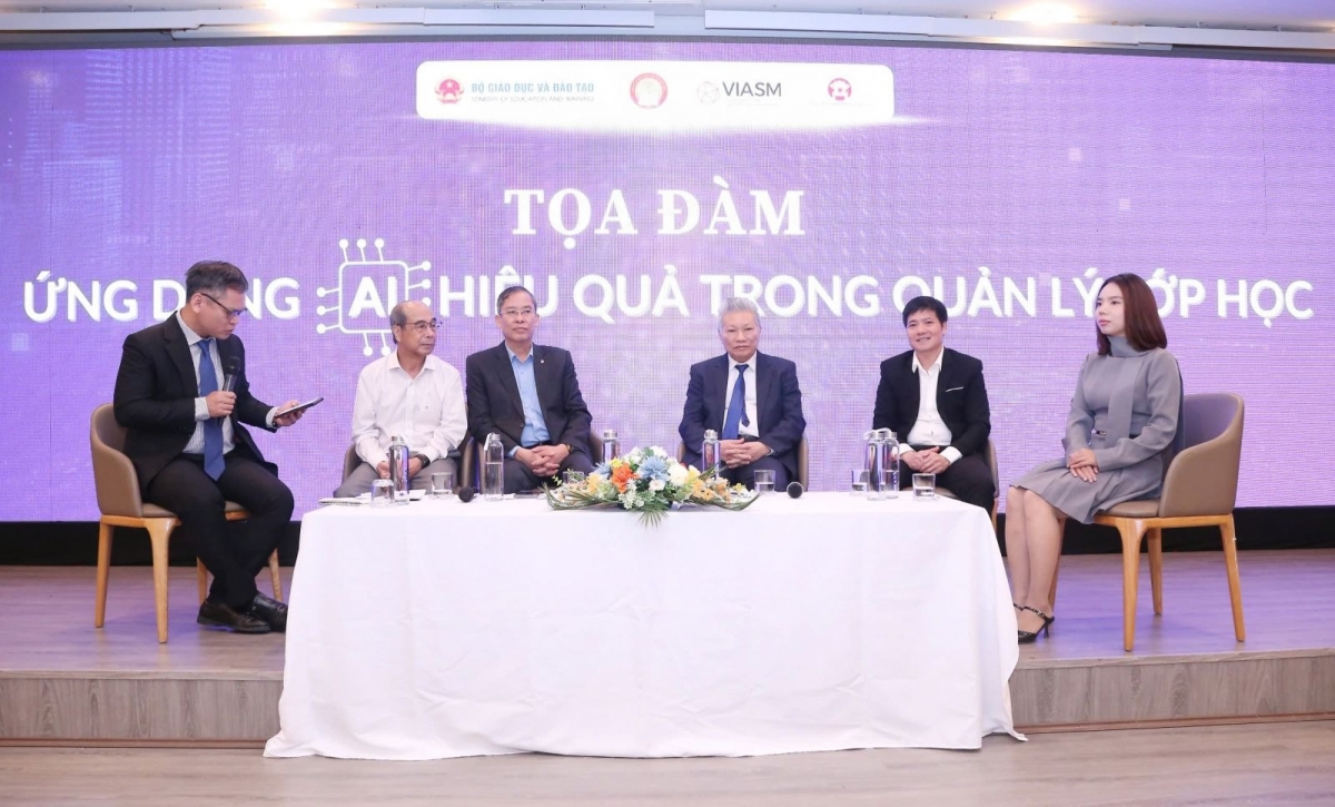 Toạ đàm “Ứng dụng AI hiệu quả trong quản lí lớp học” được tổ chức với sự tham gia của các chuyên gia, nhà quản lí giáo dục - (Ảnh: VIASM)