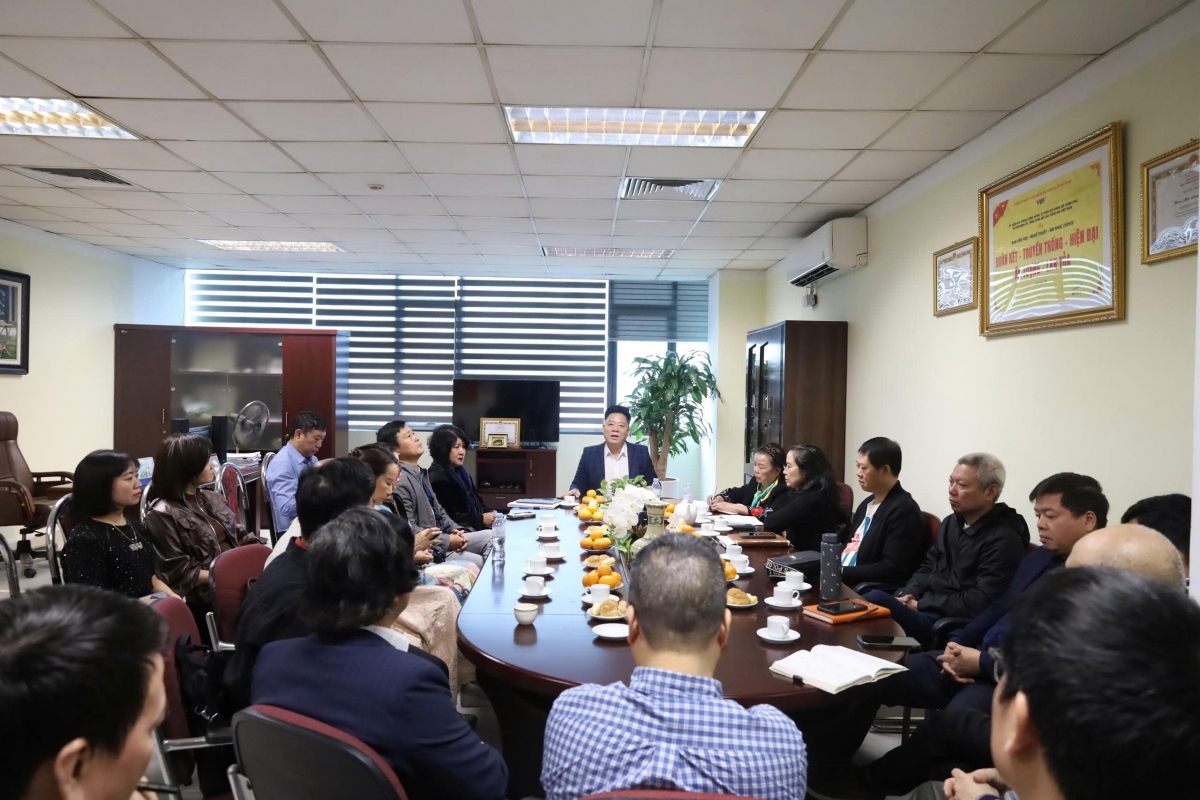 Phiên làm việc đầu tiên giữa Ban Tổ chức với Hội đồng Giám khảo Cuộc vận động sáng tác ca khúc, bài dân ca đặt lời mới “Bài ca dâng Đảng” và Cuộc thi sáng tác thơ “Với Đảng vẹn toàn niềm tin yêu”. Ảnh: VOV3