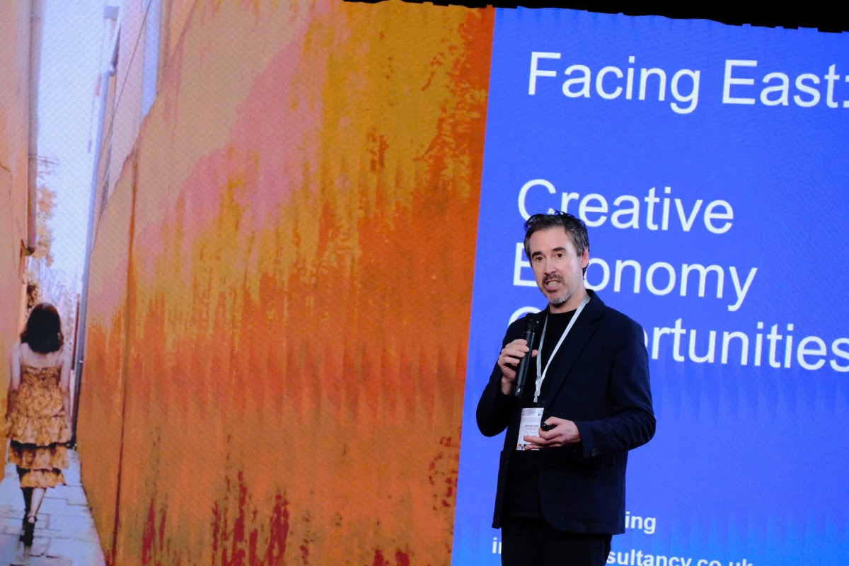 TS Tom Fleming, Giám đốc Tom Fleming Creative Consultancy tại “Diễn đàn Sáng tạo châu Á 2025”. Ảnh: Anh Tuấn