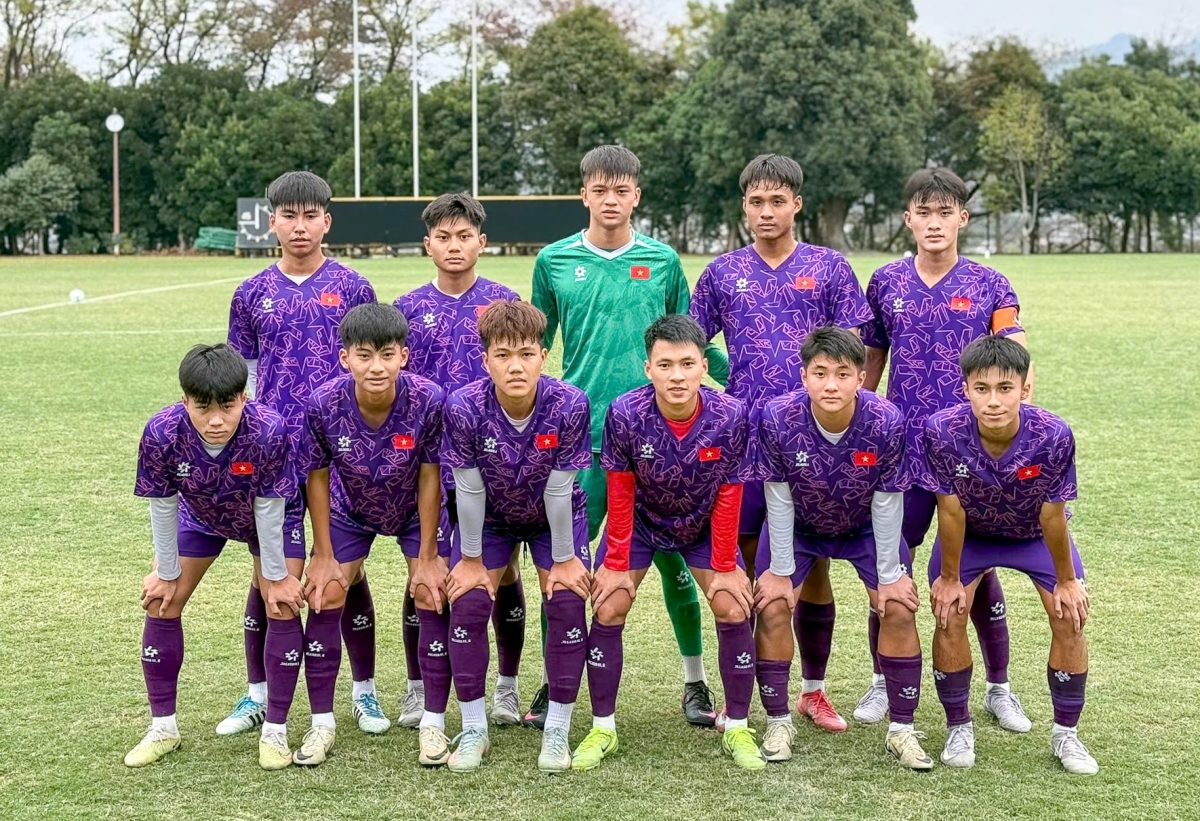 HLV Roland tích cực thử nghiệm nhân sự qua 3 trận đấu tại Nhật Bản (Ảnh: VFF)