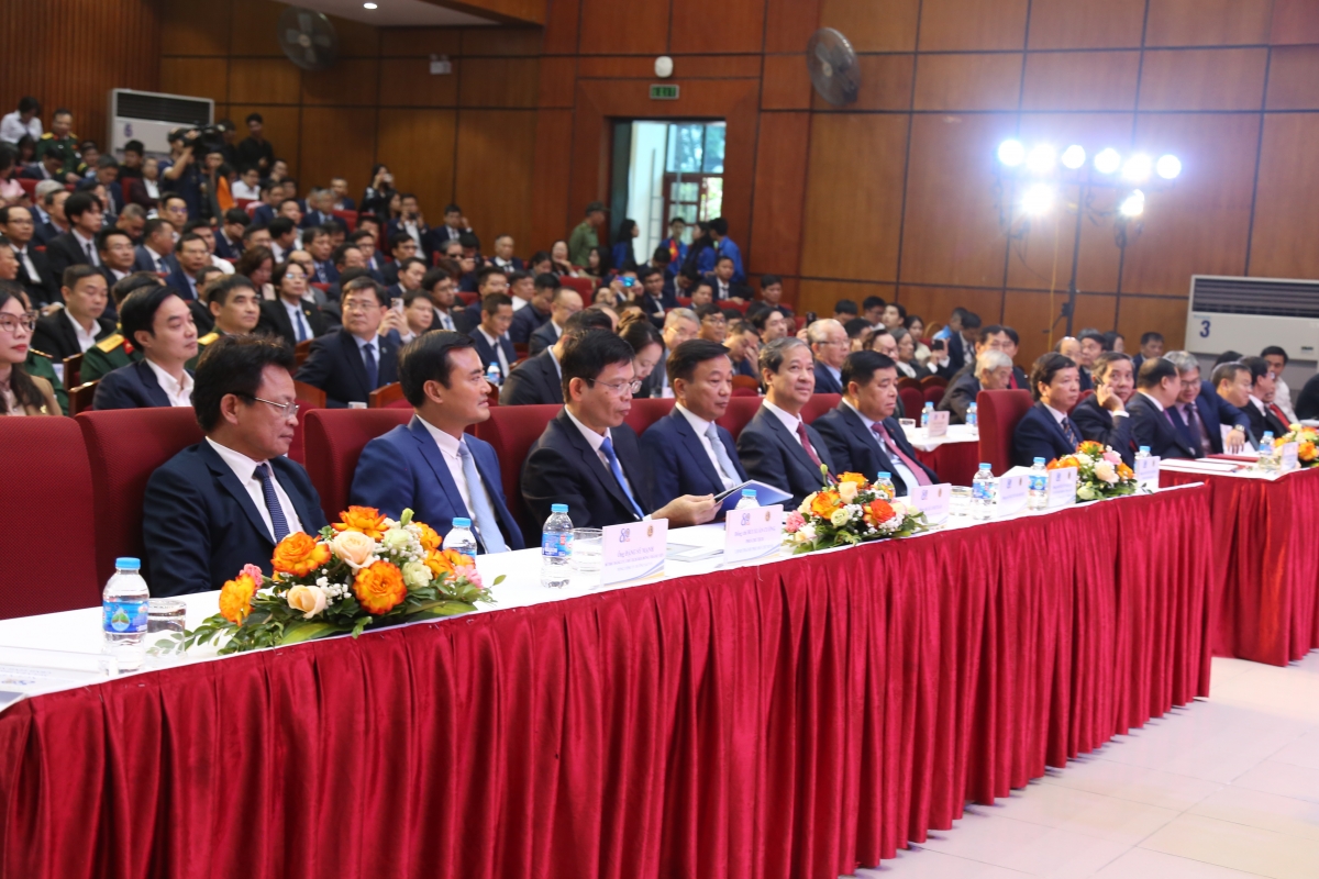 Các đại biểu và các giảng viên, cựu sinh viên tham dự Lễ kỷ niệm (Ảnh UTC)