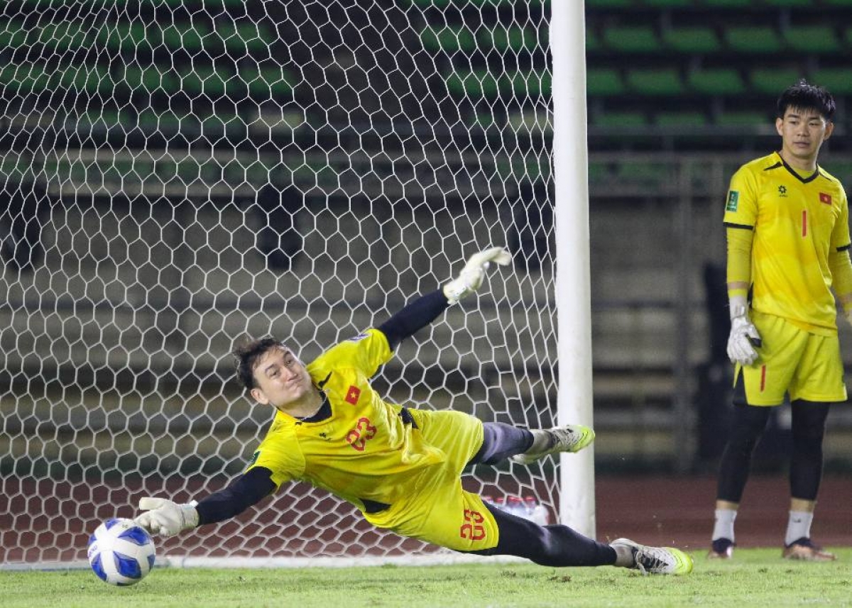 Văn Lâm đang là lựa chọn số 1 nơi khung gỗ (Ảnh: VFF)