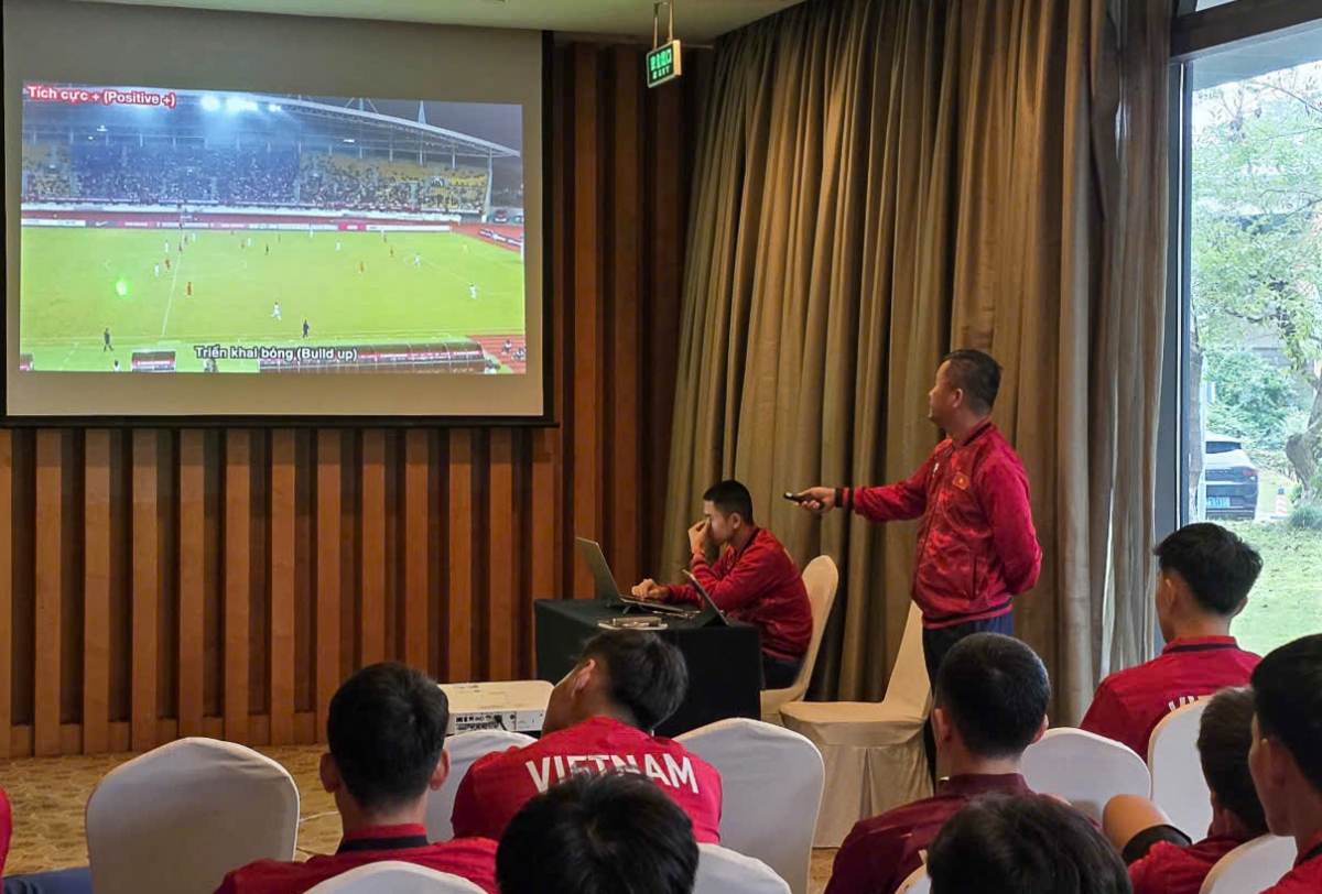 Đội tuyển U22 Việt Nam họp rút kinh nghiệm, chuẩn bị cho trận gặp U22 Uzbekistan (Ảnh VFF)