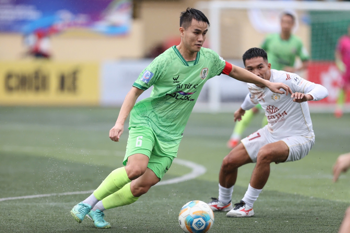 Đại Từ FC (xanh) biến TIG thành cựu vô địch cúp bóng đá 7 người quốc gia (ảnh: Vietfootball)