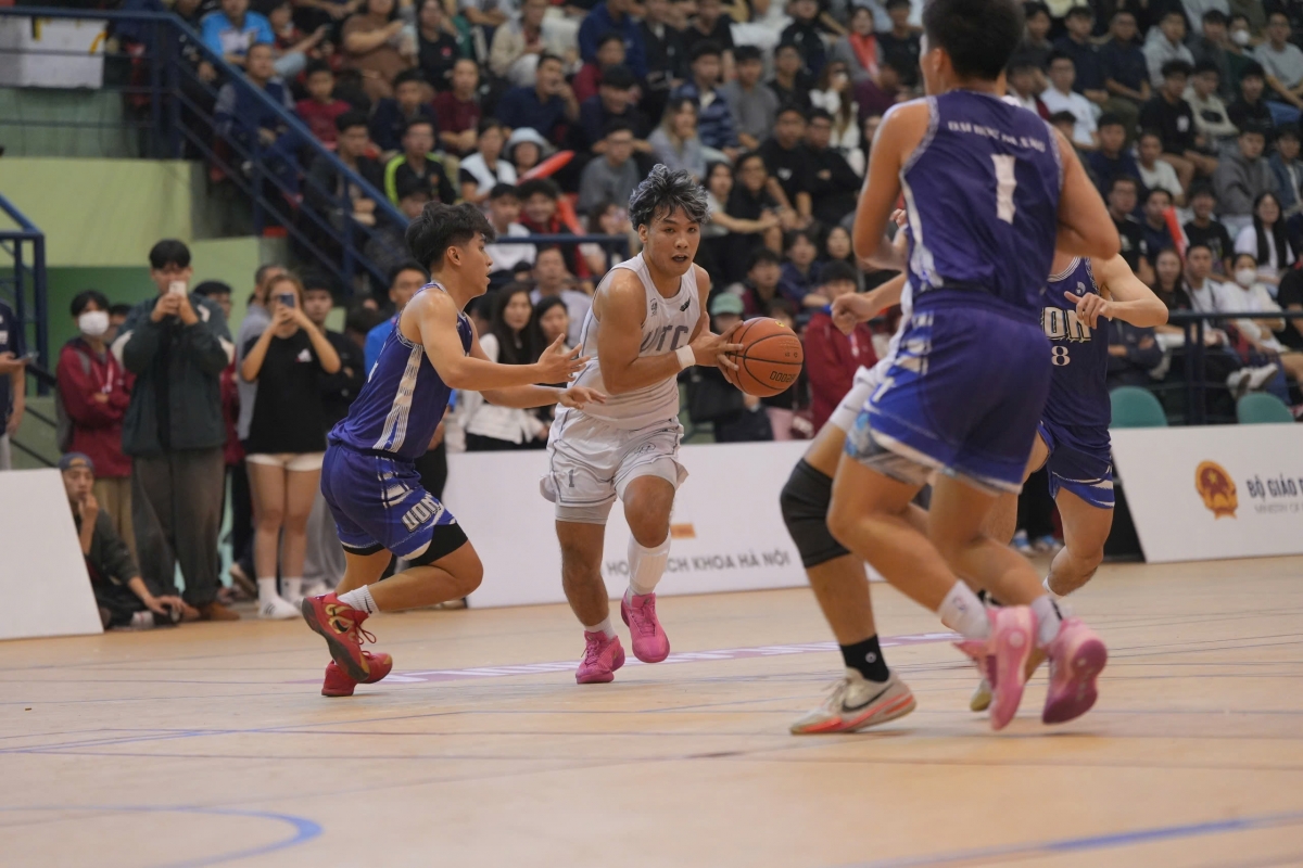 Trận chung kết nam giữa Đại học Đà Nẵng và Đại học Giao thông Vận tải (ảnh: BTC)