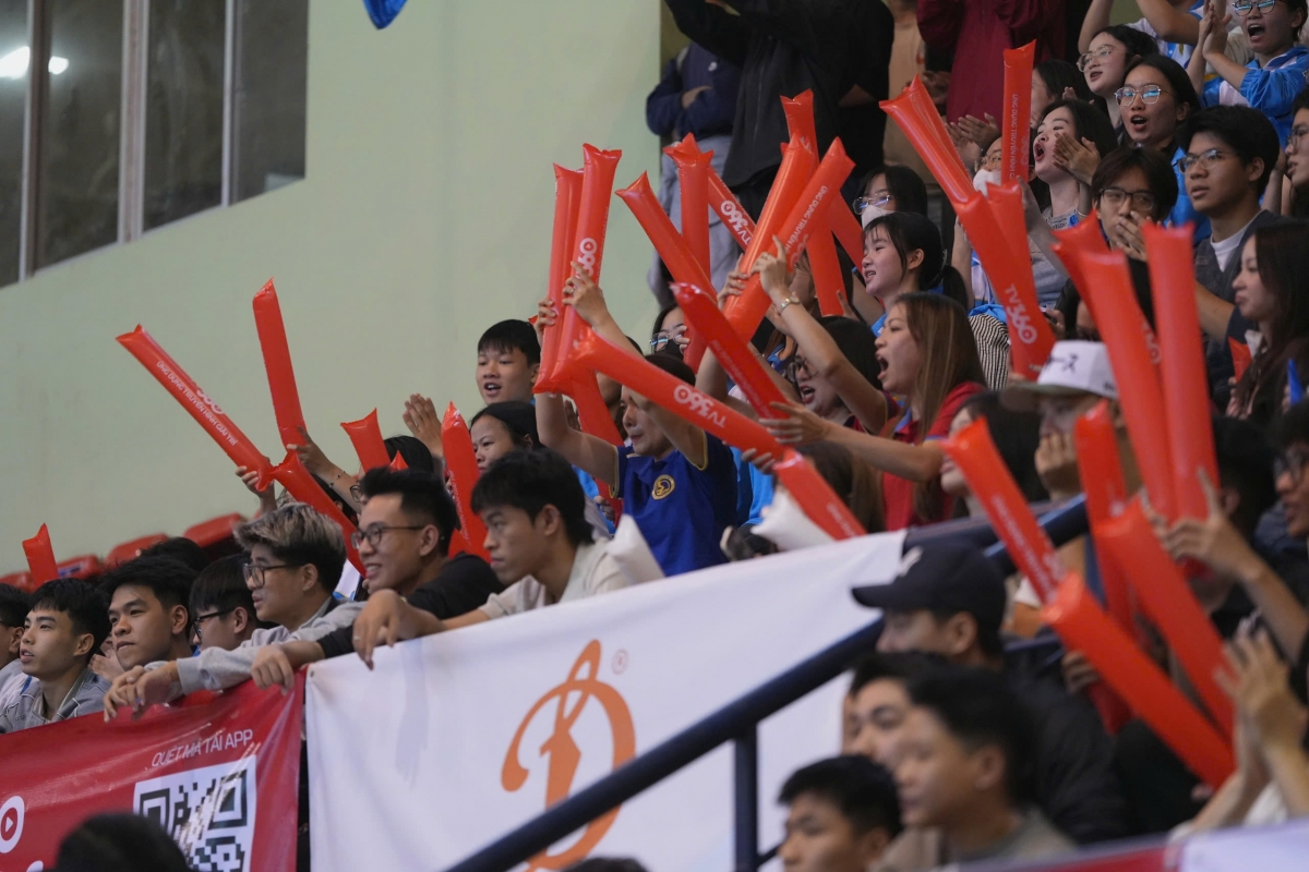 Không khí sôi động tại Nhà thi đấu Đại học Bách Khoa trong ngày chung kết (ảnh: BTC)