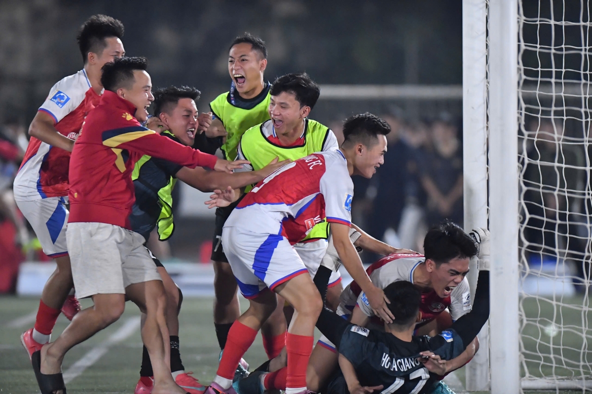 Cầu thủ HG La Giang ăn mừng khi  thắng bán kết và giành vé dự VCK toàn quốc (ảnh: Vietfootball)