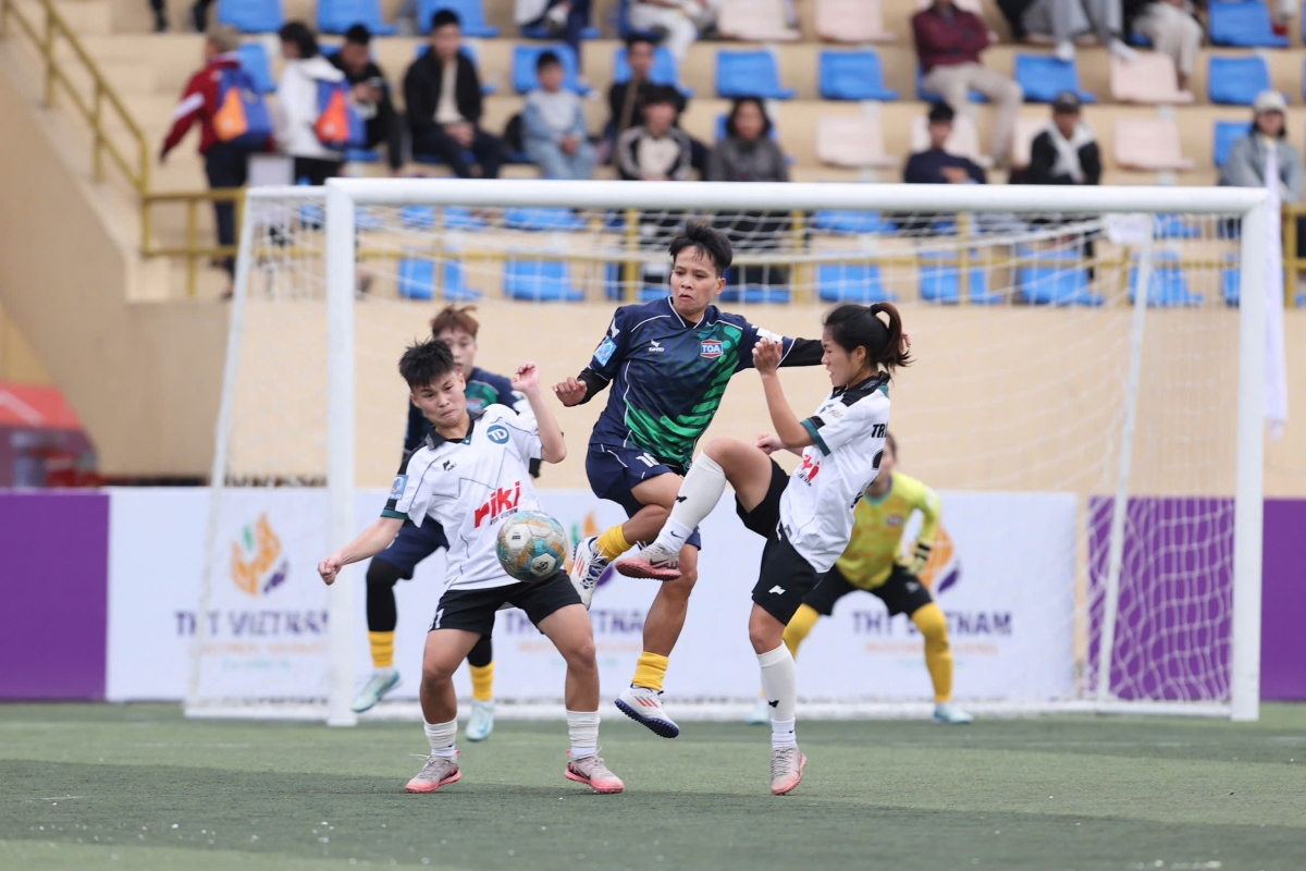 Sơn Toa Khang Cát vượt qua Trí Dũng để đăng quang ngôi vô địch hạng mục Queen (ảnh: Vietfootball)