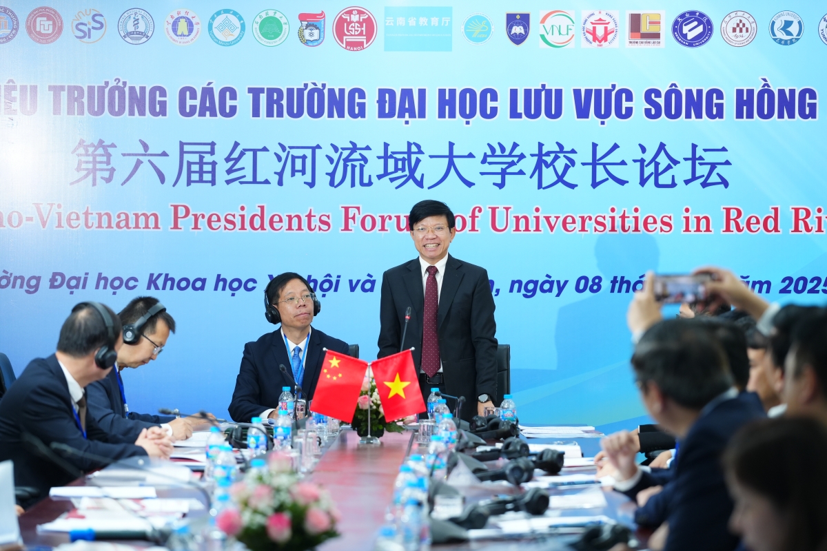 GS.TS Hoàng Anh Tuấn – Hiệu trưởng Trường ĐH Khoa học Xã hội và Nhân văn (ĐH Quốc gia Hà Nội) phát biểu tại Diễn đàn. (Ảnh: VNU)