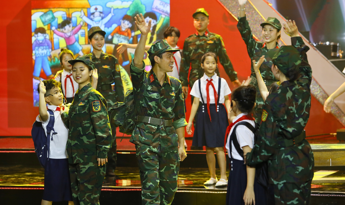 Các tiết mục thể hiện tình quân dân gắn bó (Ảnh: VTV)