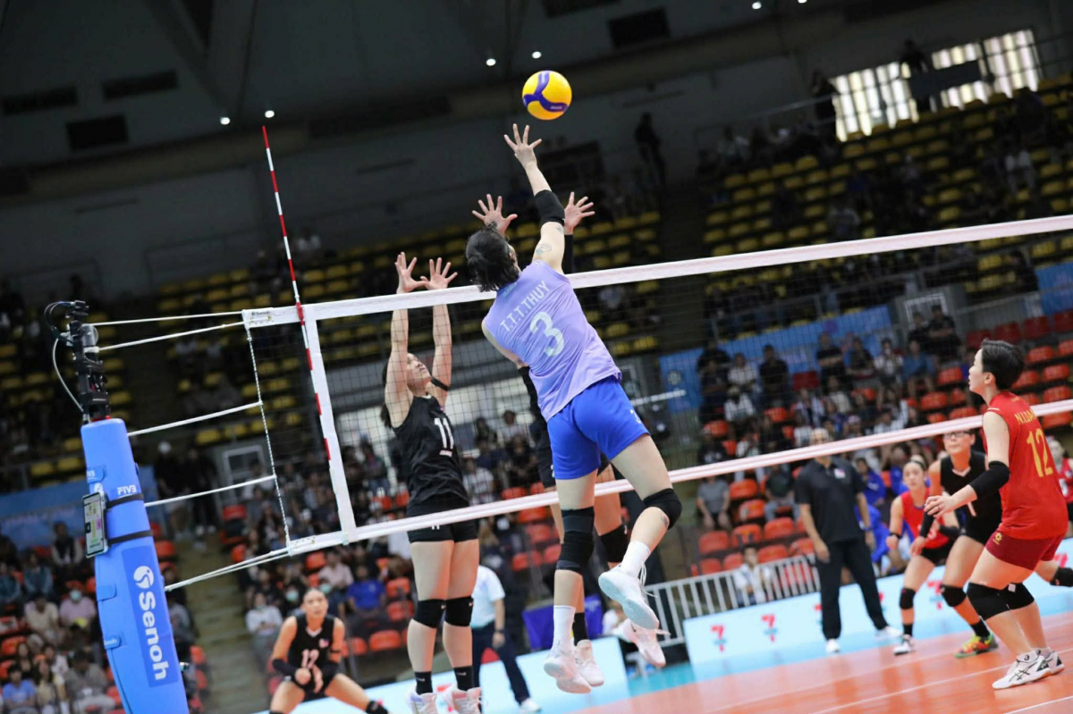 Các cô gái Việt Nam thi đấu áp đảo trước Philippines