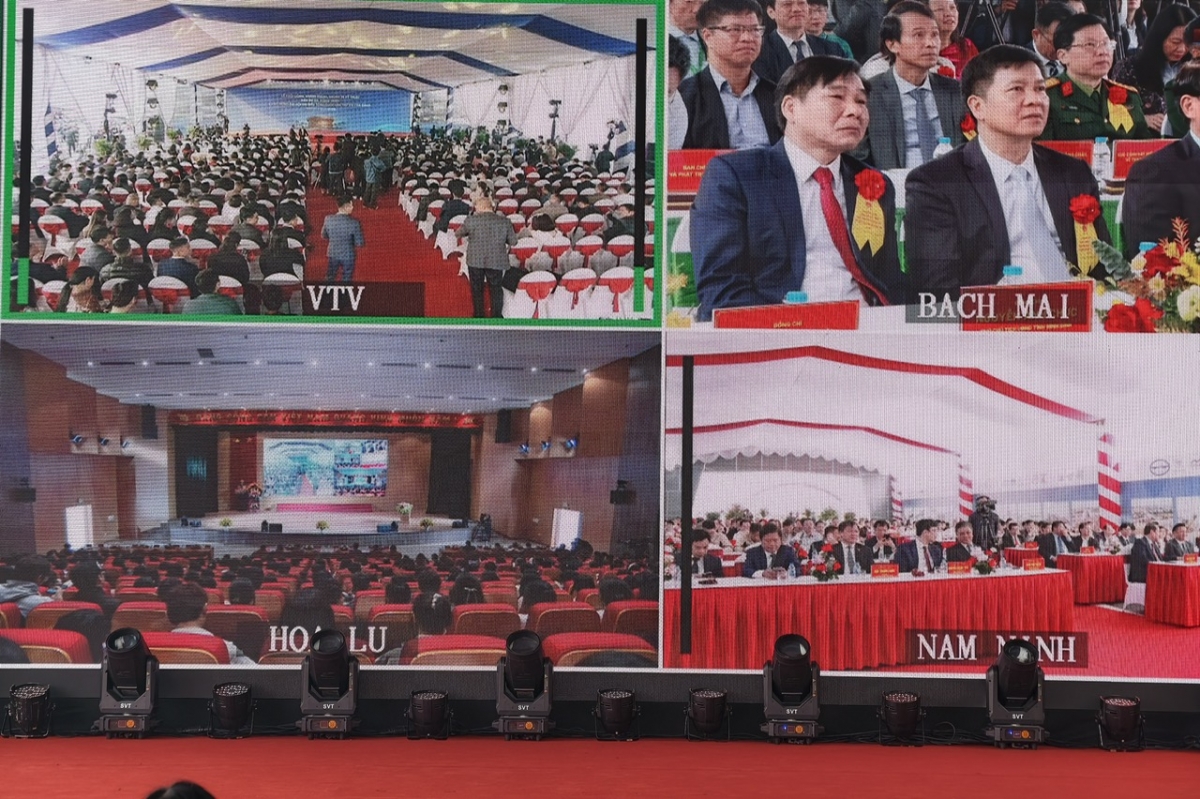 Lễ khánh thành phần xây dựng công trình Bệnh viện Bạch Mai Cơ sở 2 và Bệnh viện Hữu nghị Việt Đức Cơ sở 2 được kết nối truyền hình trực tuyến (Ảnh: Bộ Y tế)