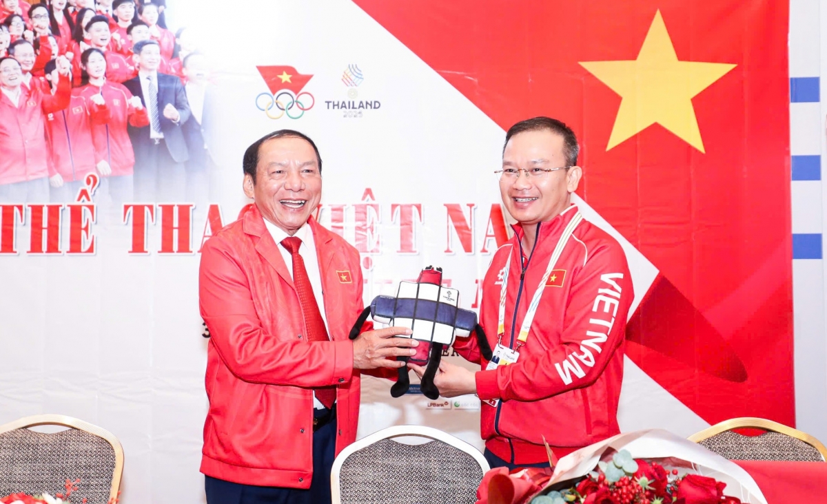 Bộ trưởng Nguyễn Văn Hùng chúc toàn đoàn hoàn thành xuất sắc mục tiêu (Ảnh: Quý Lượng)