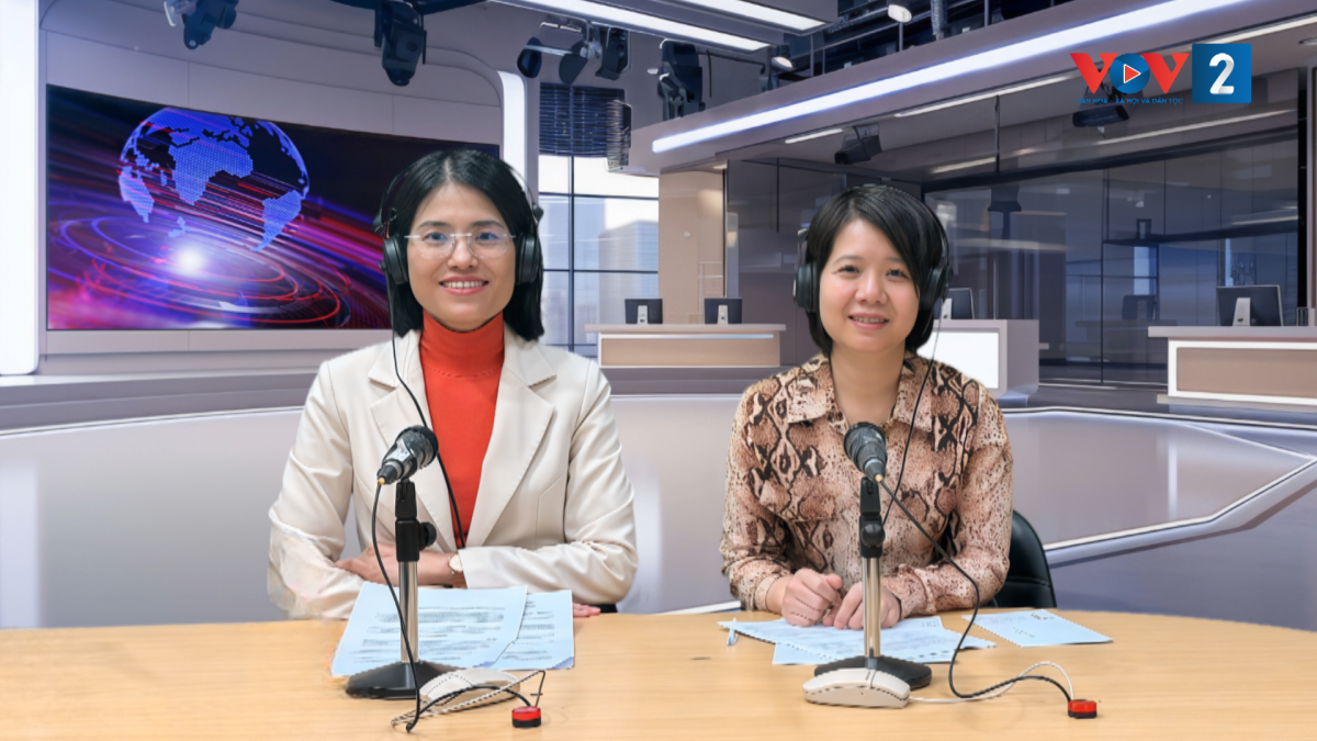 BSCKII Phạm Thị Thu Hà tại phòng thu trực tiếp của VOV2.