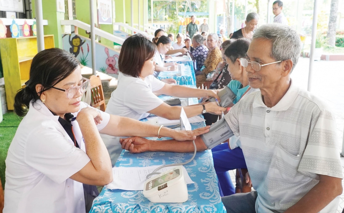 Chăm sóc sức khỏe cho người cao tuổi là nhiệm vụ trọng tâm (Ảnh Internet)