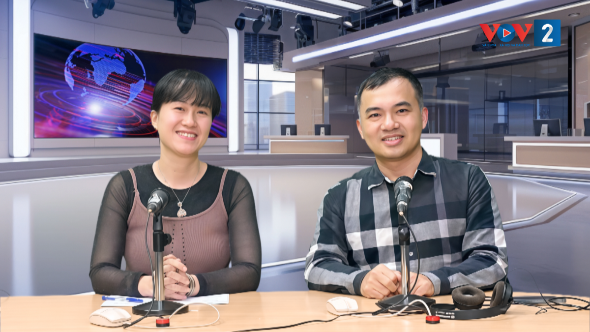 TS Đặng Minh Tuấn, giảng viên Đại học Giáo dục, Đại học Quốc gia Hà Nội tại phòng thu VOV2 bàn về câu chuyện cho phép học sinh có trí tuệ phát triển sớm học vượt lớp, vượt cấp.