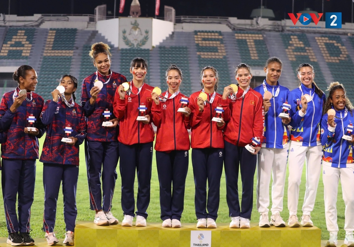 Đội tiếp sức 4x400m nữ giành HCV tại SEA Games 33