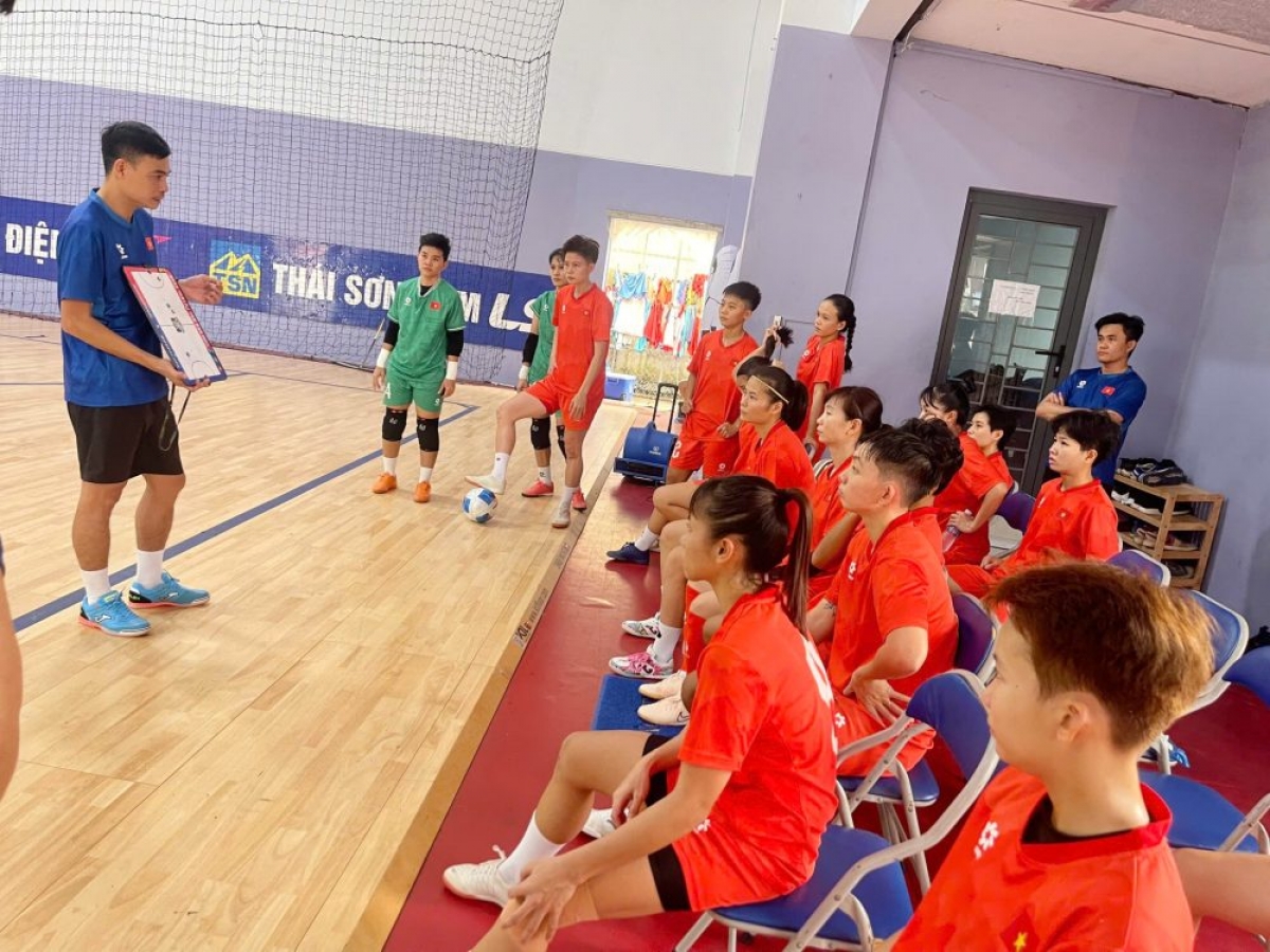 Futsal nữ Việt Nam tiếp tục tập trung điều chỉnh chuyên môn (Ảnh: VFF)