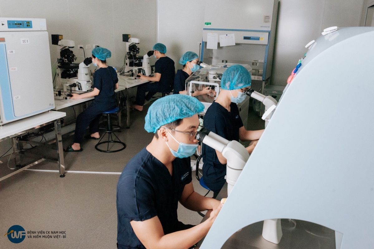 Phòng Lab là nơi lưu giữ trứng, tinh trùng và thực hành những kỹ thuật cao của IVF. (Ảnh: BVCC)