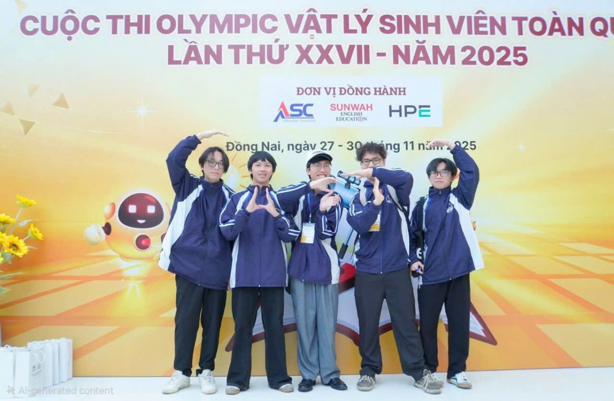 5 sinh viên trường ĐHKH Tự nhiên ĐHQG Hà Nội giành giải cao tại Olympic Vật lý 2025
(Ảnh: BTC)