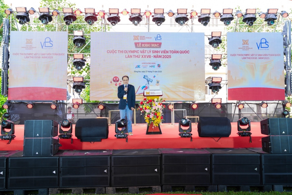 PGSTS Nguyễn Văn Khánh - Trưởng ban Olympic Vật lý sinh viên toàn quốc, Phó trưởng ban tổ chức phát biểu khai mạc SPhO 2025 (Ảnh: BTC)