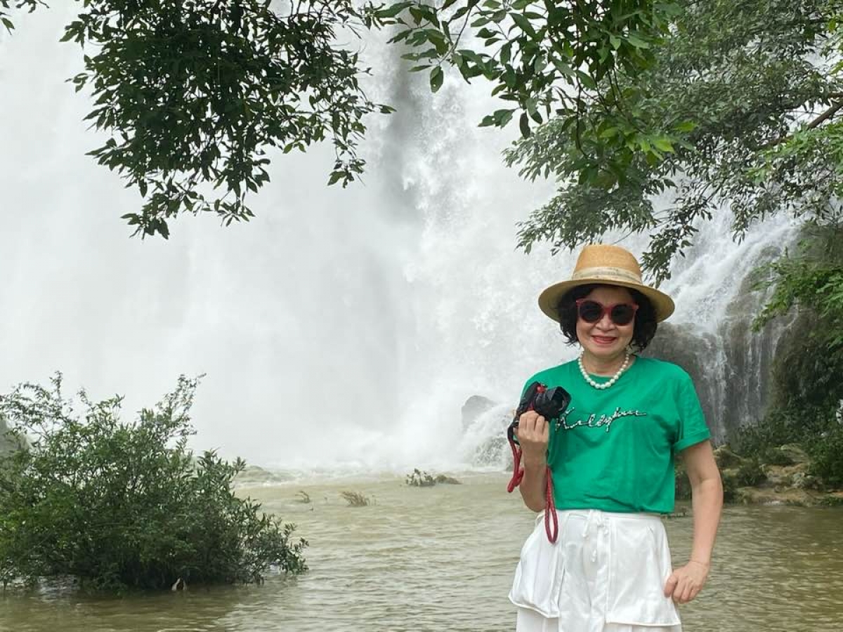 Chiếc máy ảnh giờ đây đã trở thành người bạn thân thiết với bà Nguyễn Quỳnh Anh
(Ảnh NVCC)