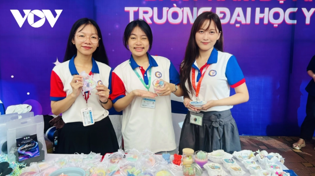 Sinh viên tham gia “Ngày hội việc làm năm 2025” tại trường ĐH Y dược Cần Thơ
(Ảnh: Hồng Phương/VOV-ĐBSCL)