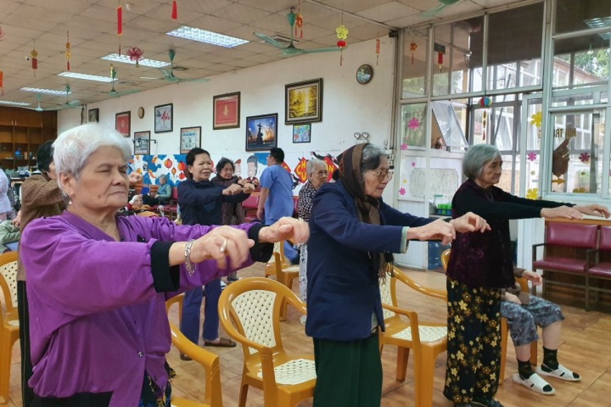 Già hóa dân số đặt ra nhiều thách thức trong công tác chăm sóc sức khỏe người cao tuổi (Ảnh Internet)