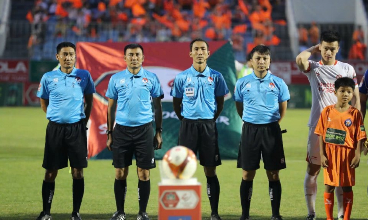 Trọng tài Việt Nam điều hành trận đấu (Ảnh: VFF)