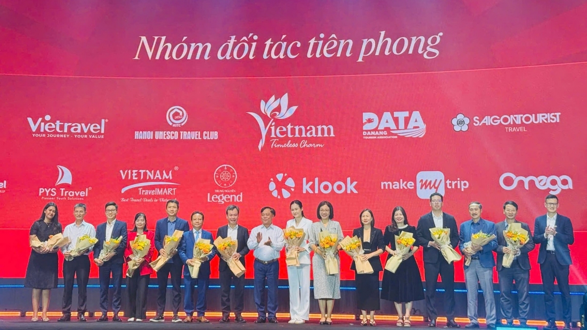 Các đơn vị tiên phong đồng hành cùng nền tảng Visit Vietnam xây dựng một hệ sinh thái dữ liệu du lịch minh bạch, hiệu quả và bền vững. Ảnh: HUTC