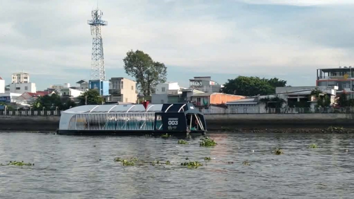 Hệ thống thu gom rác nổi Interceptor 003. Nguồn UNDP VN