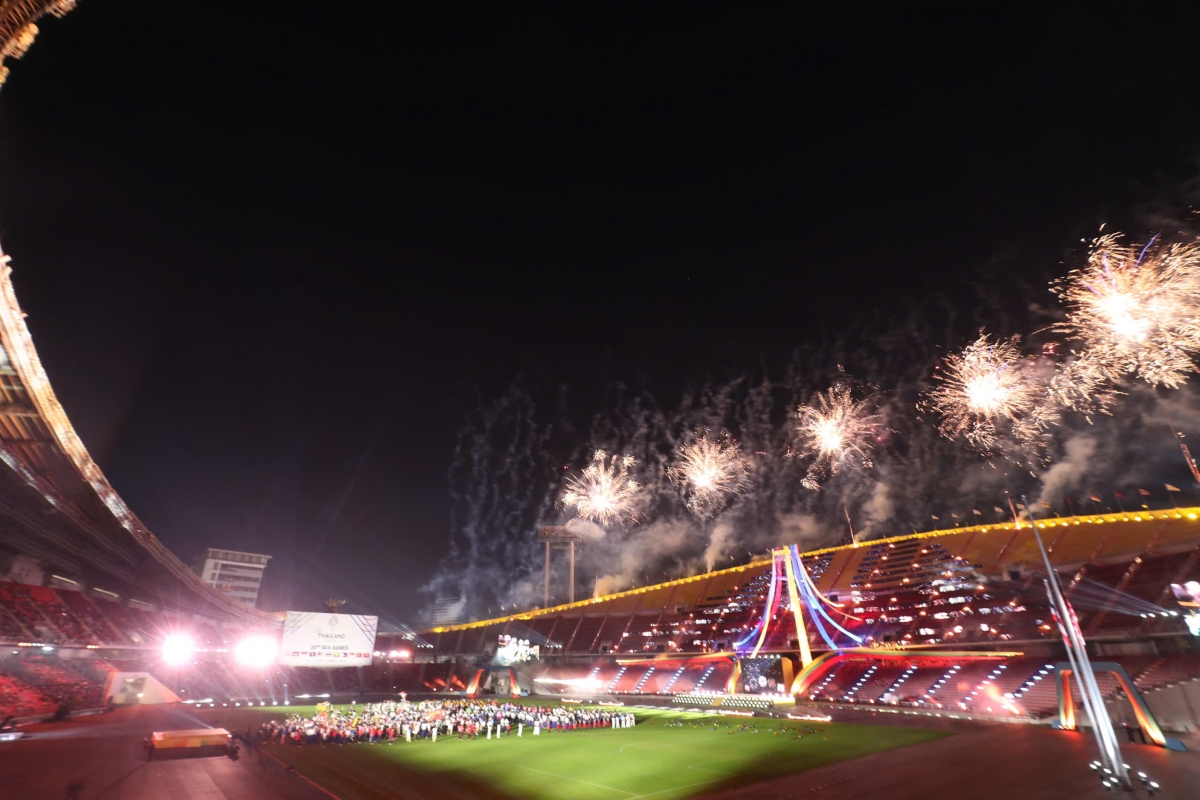 Màn trình diễn pháo hoa tại sân Rajamangala trong lễ bế mạc
(ảnh: Nguyễn Thắng)