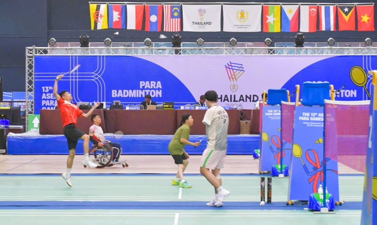 Các vận động viên NKT tích cực luyện tập làm quen sân bãi (Ảnh BTC)