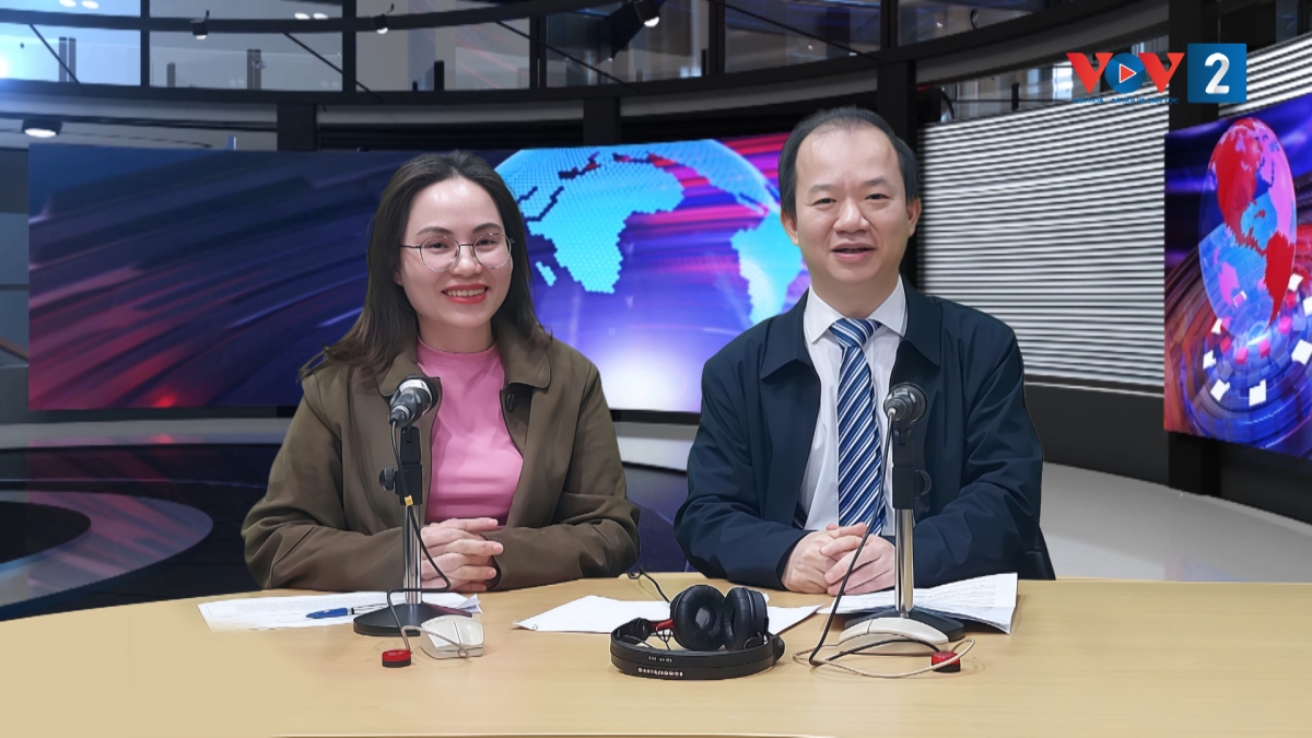 PGS.TS Bùi Hoài Sơn, Ủy viên chuyên trách, Ủy ban Văn hóa và Xã hội của Quốc hội trao đổi với
phóng viên VOV2