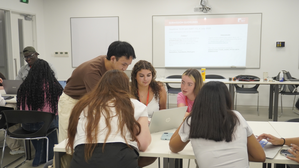 Sinh viên quốc tế học tập tại BUV ( Ảnh : BUV)