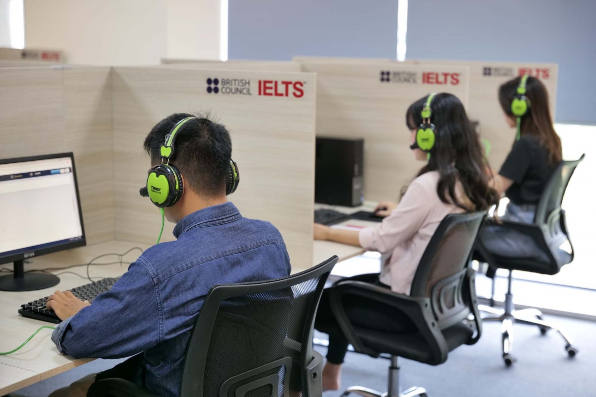 Thí sinh tham gia thi chứng chỉ IELTS ở Việt Nam (Ảnh:  britishcouncil)