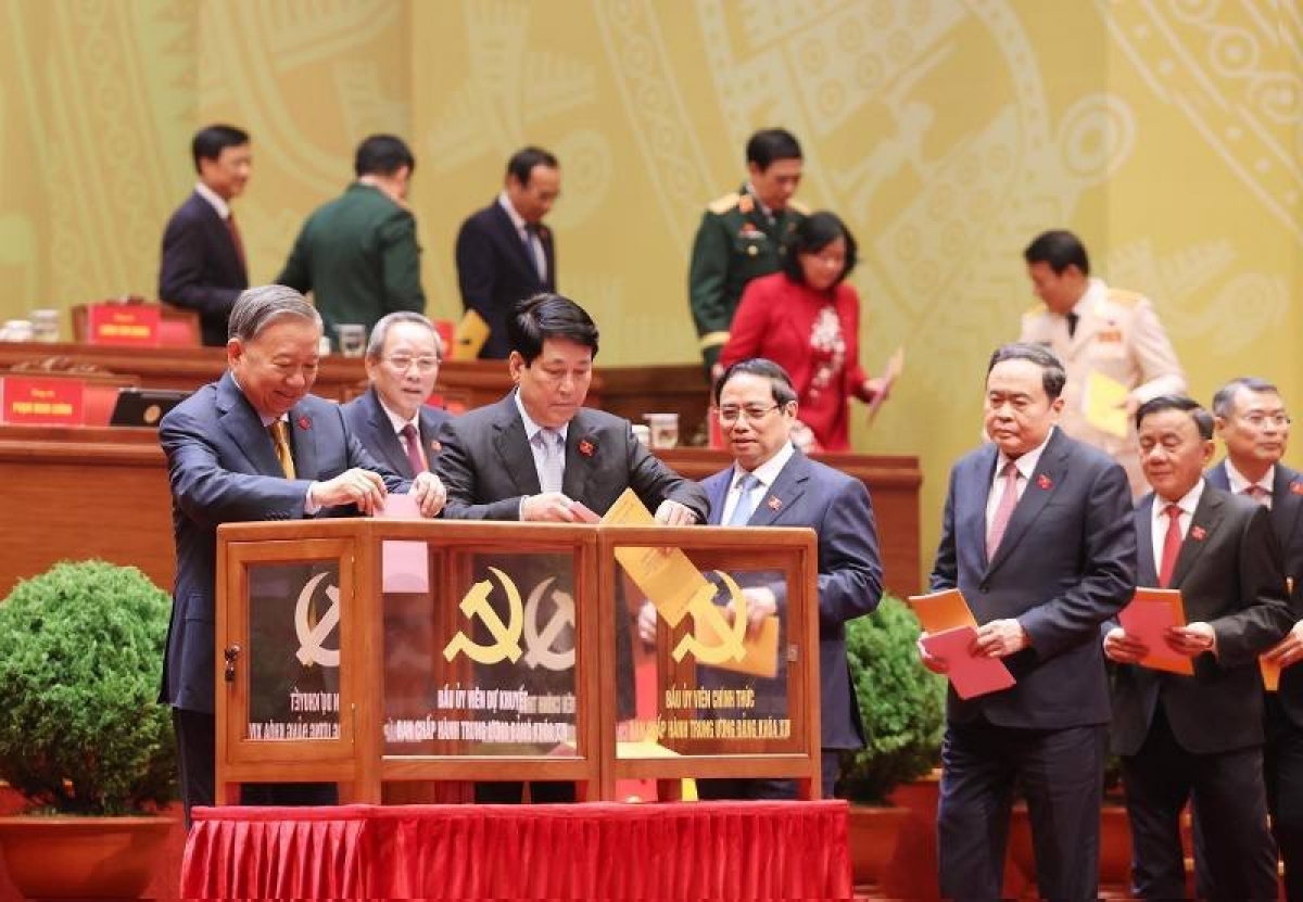 Đại biểu bỏ phiếu bầu tại Đại hội XIV của Đảng. Ảnh: TTXVN