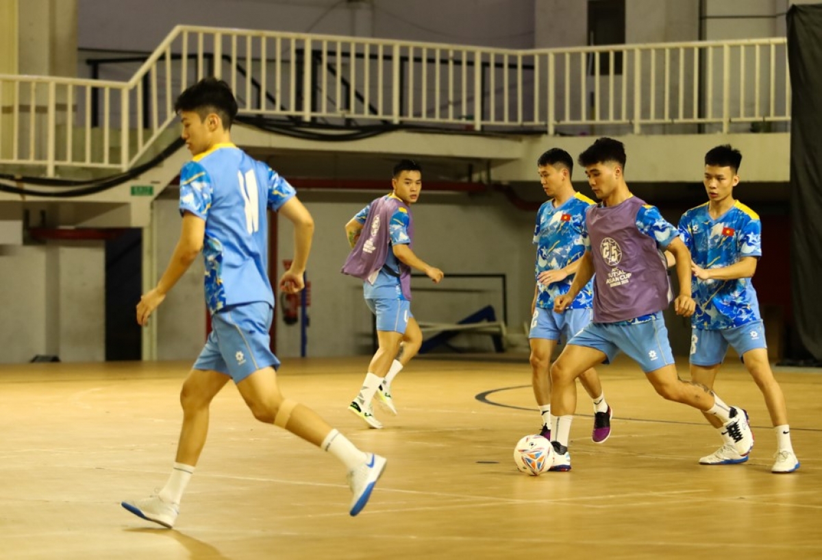 8 cầu thủ lần đầu dự giải châu lục đang nỗ lực cạnh tranh vị trí (Ảnh: VFF)