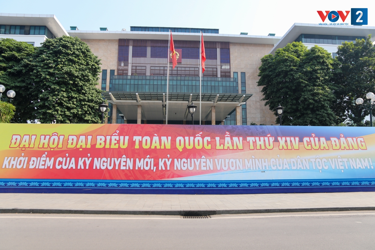 Pano cỡ lớn tại trụ sở Đảng ủy, Ủy ban nhân dân phường Đống Đa và Đảng ủy, Ủy ban nhân dân phường Ô Chợ Dừa