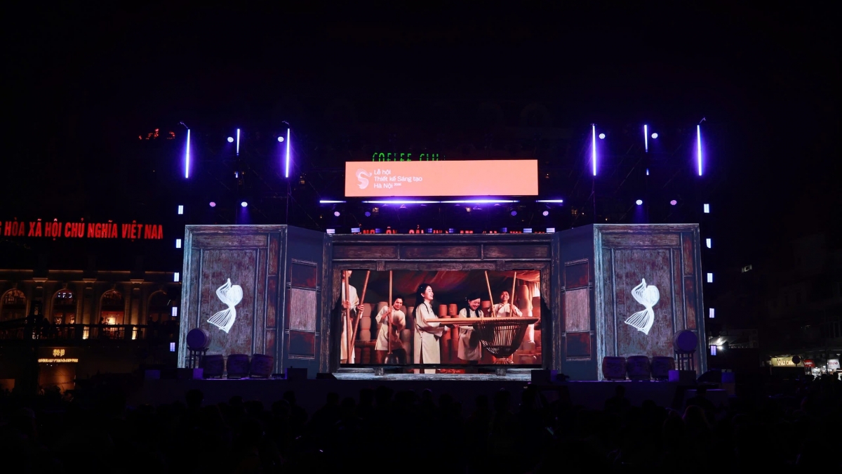 Tiết mục nghệ thuật tại lễ khai mạc chương trình "Tụ hội sáng tạo - Hành trình đến Lễ hội Thiết kế Sáng tạo Hà Nội 2026”. Ảnh: BTC