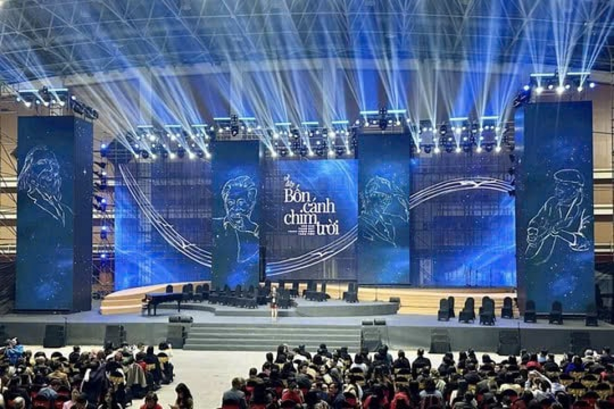 Chương trình âm nhạc “Về đây bốn cánh chim trời” bị hủy vào phút chót là một ví dụ về ranh giới mong manh giữa niềm tin nghề nghiệp và năng lực tổ chức, giữa tinh thần chia sẻ rủi ro và yêu cầu minh bạch hóa thị trường. Ảnh: cand.com