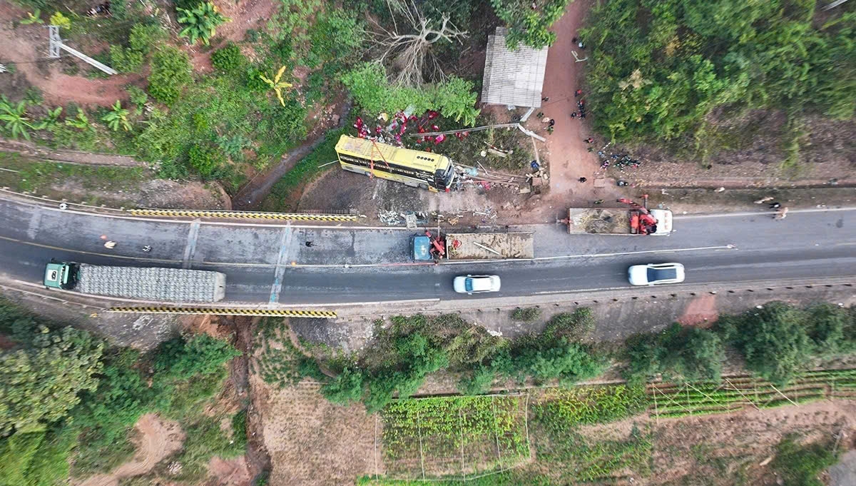 Vụ tai nạn giao thông đặc biệt nghiêm trọng khiến 3 người tử vong, 1 người bị thương xảy ra ngày 17/01/2026, tại km 225+150 Quốc lộ 6, thuộc bản Lắc Kén, xã Chiềng Hặc, tỉnh Sơn La (Ảnh: Báo Điện tử VOV)