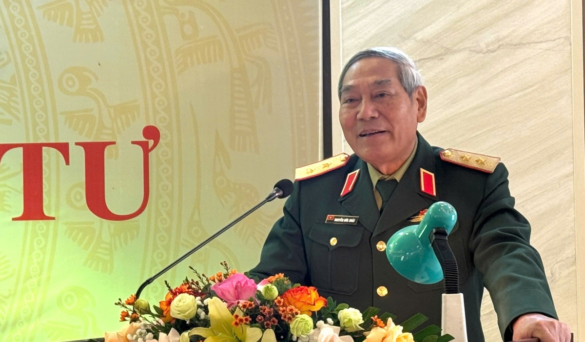 Trung tướng, AHLLVTND Nguyễn Đức Soát, Chủ tịch Hội Hỗ trợ khắc phục hậu quả bom mìn Việt Nam phát biểu kết luận hội nghị. Ảnh: Kiên Thái