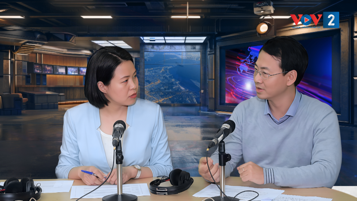 Ông Nguyễn Tiến Đạt tại phòng thu trực tiếp VOV2