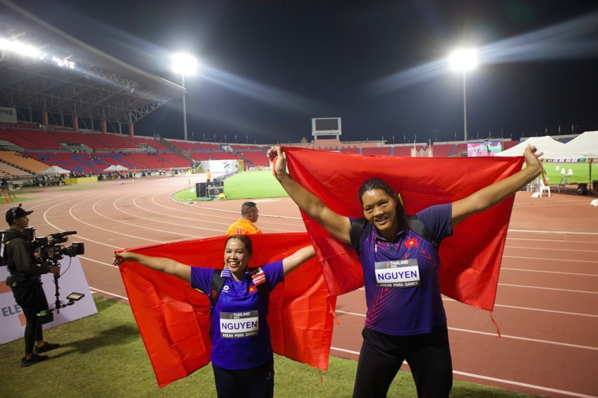 Nguyễn Thị Hải (bên trái) có 2 HCV tại ASEAN Para Games 13 (Ảnh: Thái Dương)
