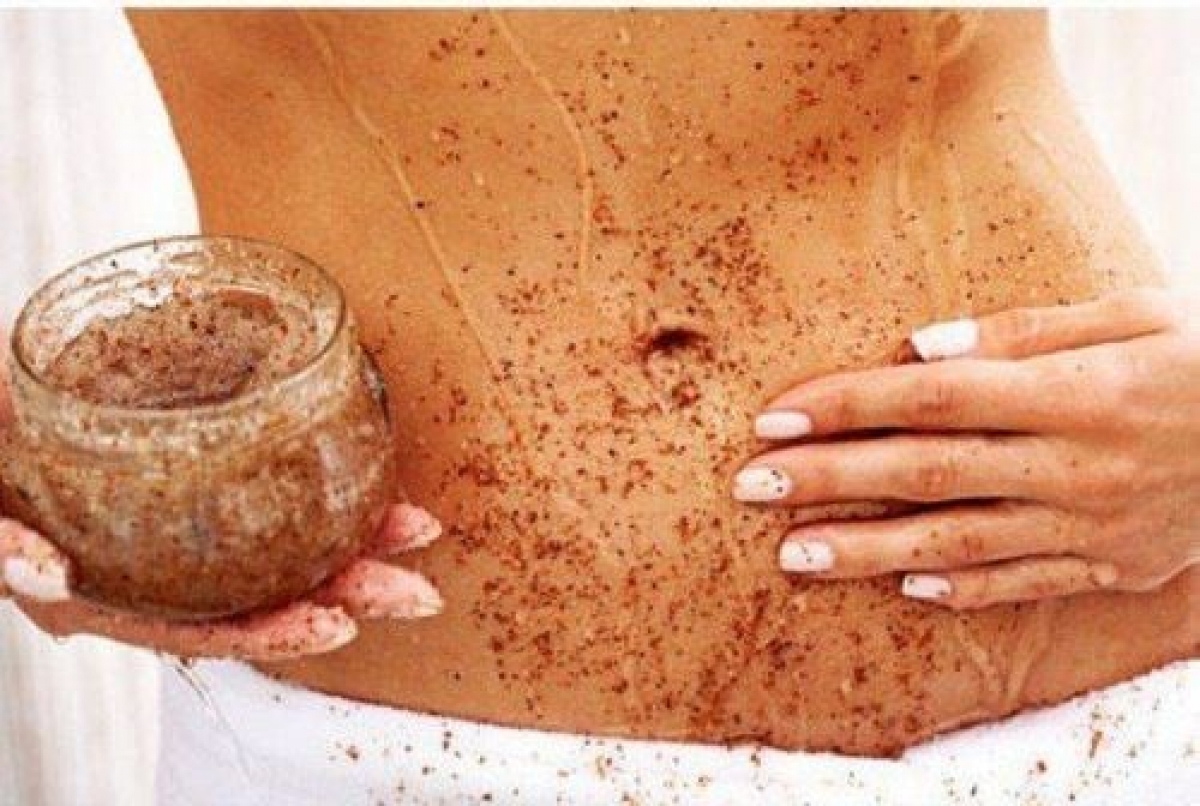 Tẩy da chết và chăm sóc da cũng có tác dụng giúp làm mới làn da. Ảnh Internet