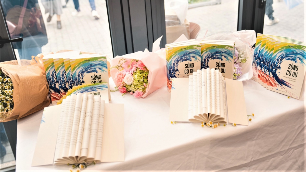 Bìa cuốn sách "Sống có gu - Trở thành phiên bản lấp lánh của chính mình". Ảnh: NVCC