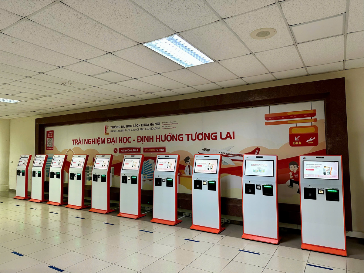 Hệ thống checkin tự động siêu nhanh của ĐHBKHN (Ảnh: BKHN)
