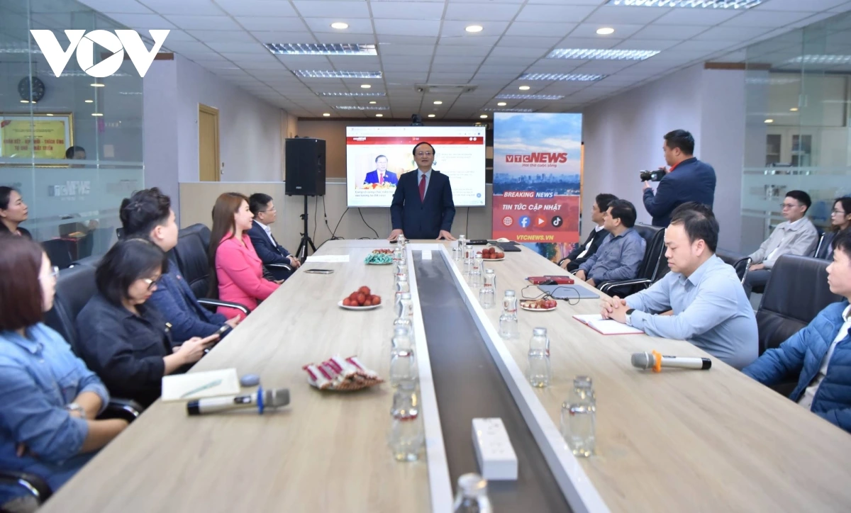 Tổng Giám đốc VOV Đỗ Tiến Sỹ đã đến kiểm tra, động viên các cán bộ, viên chức, người lao động Báo Điện tử VTC News đang thực hiện nhiệm vụ tuyên truyền Đại hội đại biểu toàn quốc lần thứ XIV của Đảng.