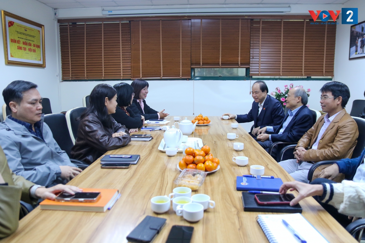 Đại diện Trung ương Hội Người cao tuổi Việt Nam và lãnh đạo Ban Văn hóa - Xã hội và Dân tộc cùng trao đổi về các nội dung sẽ phối hợp triển khai trong năm 2026